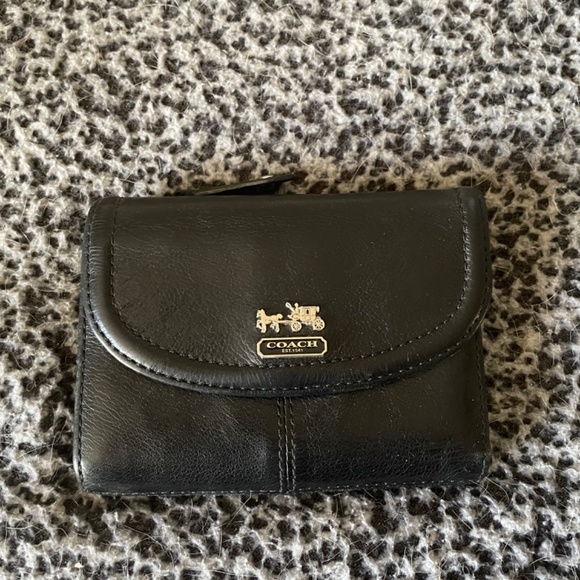 Purses - Picture 4 of 9